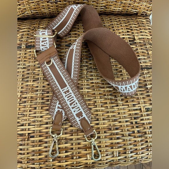 Steve Madden Adjustable + Removable Strap - Picture 5 of 6